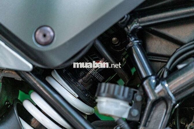 Husqvarna Svartpilen 401 Xám 27.000 km