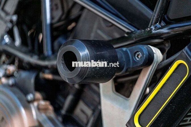 Husqvarna Svartpilen 401 Xám 27.000 km