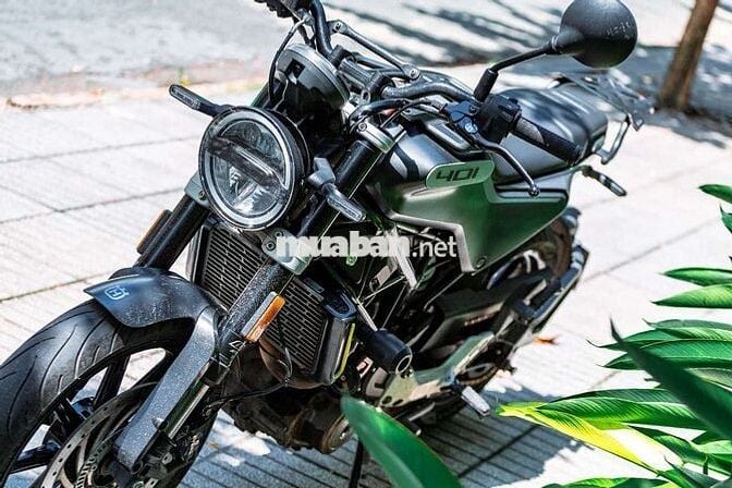 Husqvarna Svartpilen 401 Xám 27.000 km