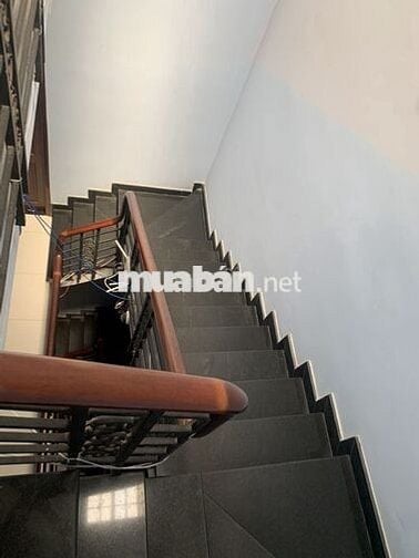 Phòngmới đủ N.thất,jờ tự do,kế Cviên Cao Lỗ P4Q8,WC riêg,M.lạnh,cửa sổ