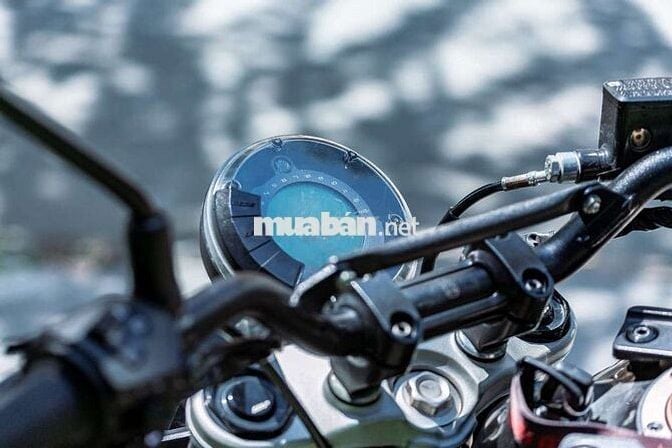 Husqvarna Svartpilen 401 Xám 27.000 km