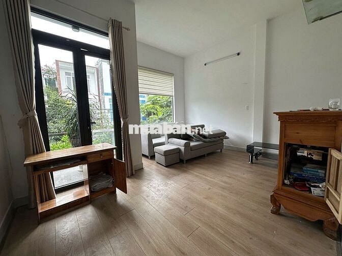 NHÀ 2 TẦNG CÓ NỘI THẤT MẶT TIỀN  BÀU NĂNG