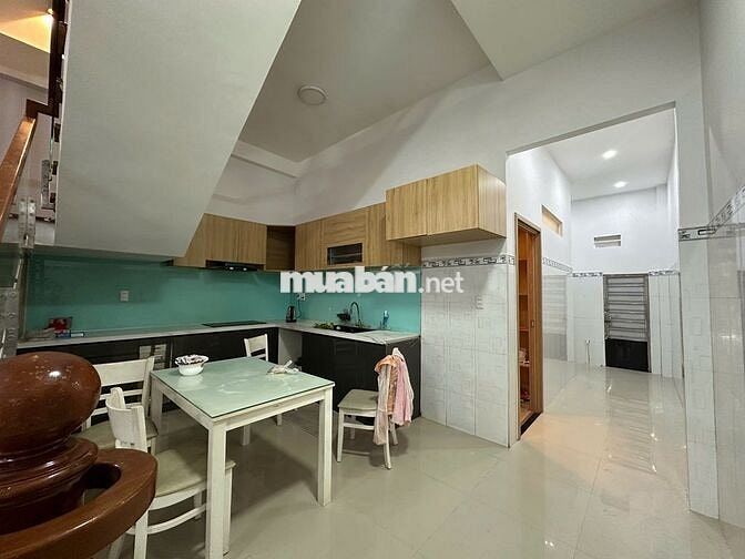 NHÀ 2 TẦNG CÓ NỘI THẤT MẶT TIỀN  BÀU NĂNG