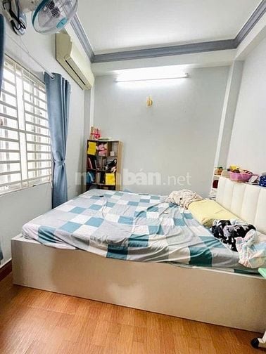 Chỉ 4.5 tỷ. 3×15 nhà 3 tầng sân thượng 4pn hẻm xe hơi khu dân cư đông