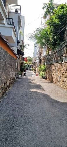 Chỉ 4.5 tỷ. 3×15 nhà 3 tầng sân thượng 4pn hẻm xe hơi khu dân cư đông