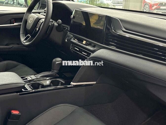 Toyota Camry - Giảm 100% Thuế Trước Bạ