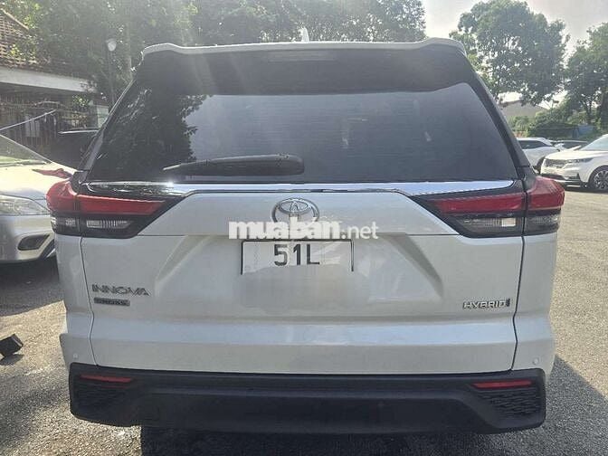 Innova cross HEV 2024. 3500 km