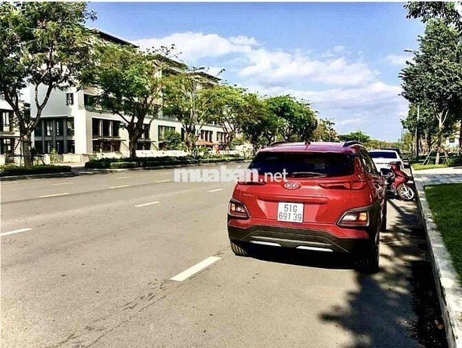 Cần bán nhanh chiếc Hyundai Kona màu ĐỎ ĐÔ, bản Đặ