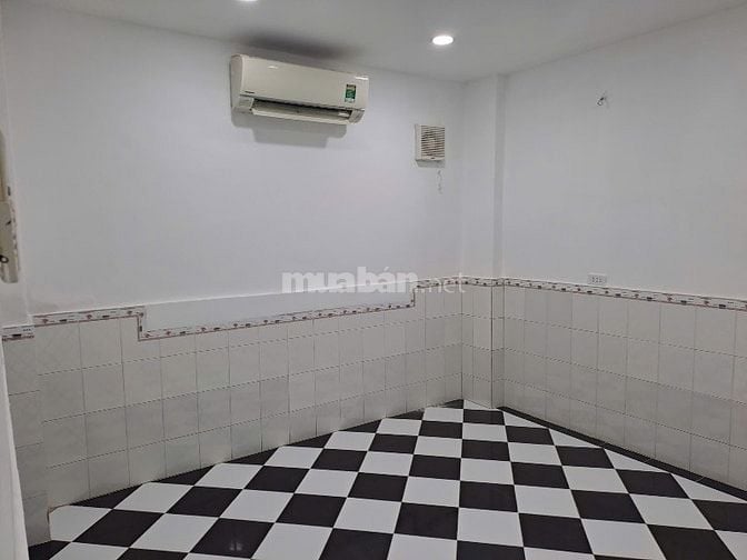 Bán căn chung cư cmt8 tầng trệt căn bìa