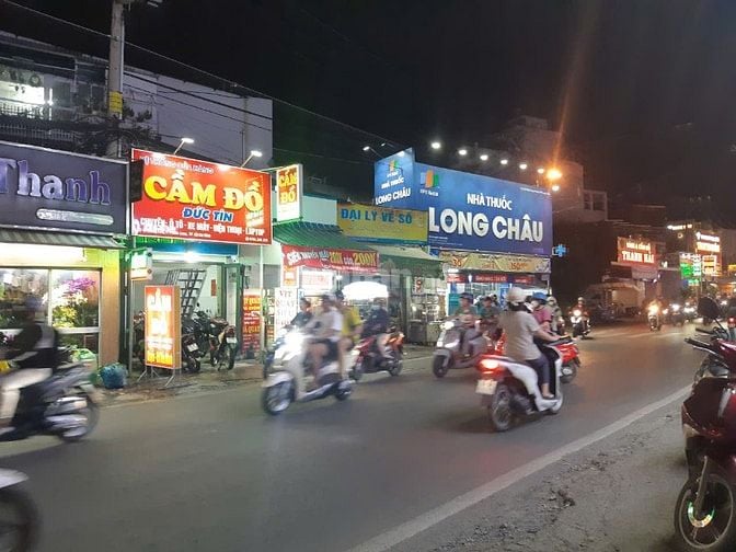 Bán nhà mặt tiền Đỗ Xuân Hợp tiện kinh doanh buôn bán đa nghành nghề.