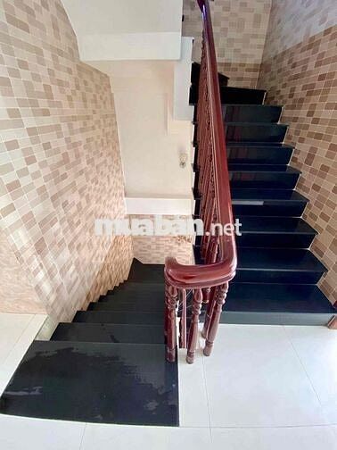 Nhà 3 Lầu Mặt Tiền Đường Võ Văn Kiệt Sẳn 4 Máy Lạnh