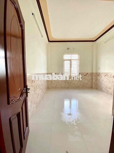 Nhà 3 Lầu Mặt Tiền Đường Võ Văn Kiệt Sẳn 4 Máy Lạnh