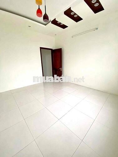 Nhà 3 Lầu Mặt Tiền Đường Võ Văn Kiệt Sẳn 4 Máy Lạnh