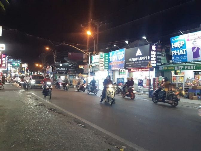 Bán nhà mặt tiền Đỗ Xuân Hợp tiện kinh doanh buôn bán đa nghành nghề.