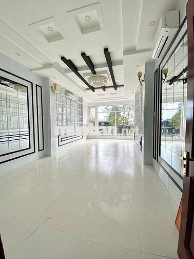 Nhà 3 Lầu Mặt Tiền Đường Võ Văn Kiệt Sẳn 4 Máy Lạnh