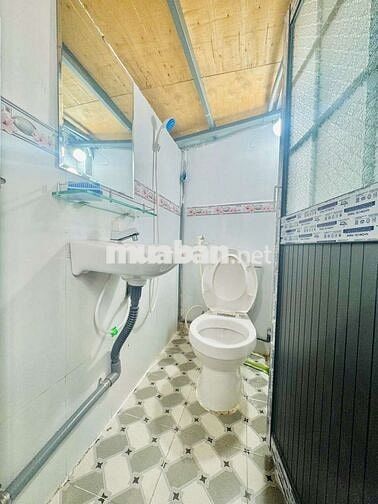 2tr6 lầu 2. 2tr7 trệt. Ở được luôn.