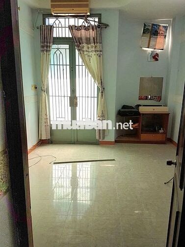 4PN, 4WC. Hẻm xe hơi 277/3A Nguyễn Chí Thanh, Q.5. DT 4x14m, 3 lầu ST