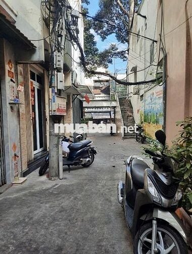 4PN, 4WC. Hẻm xe hơi 277/3A Nguyễn Chí Thanh, Q.5. DT 4x14m, 3 lầu ST