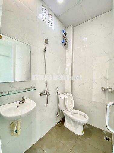 261/  Chu Văn An P12 Bình Thạnh 30m2 FNT cao cấp. Giá 5,6 triệu/ tháng