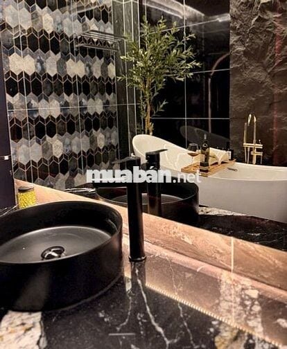 Nhà dt108m2 đúc 5 tầng 8pn thang máy hẻm 12m đg Lê Văn Quới,Q.Bình Tân