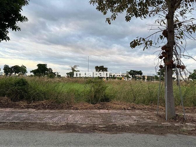 Mega city Bến Cát bán rẻ lô A14 dt 124m2 chỉ 1 tỷ bao phí sang tên