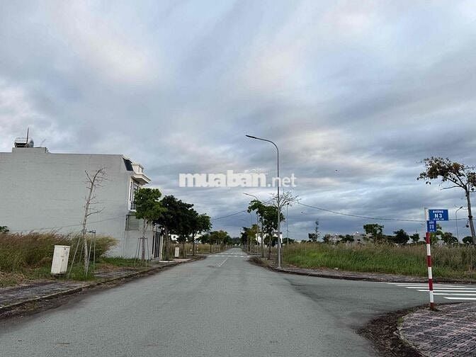 Mega city Bến Cát bán rẻ lô A14 dt 124m2 chỉ 1 tỷ bao phí sang tên