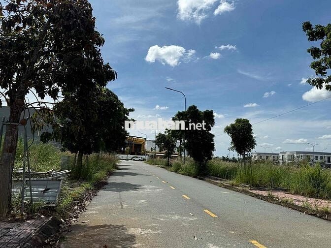 Mega city Bến Cát bán rẻ lô A14 dt 124m2 chỉ 1 tỷ bao phí sang tên