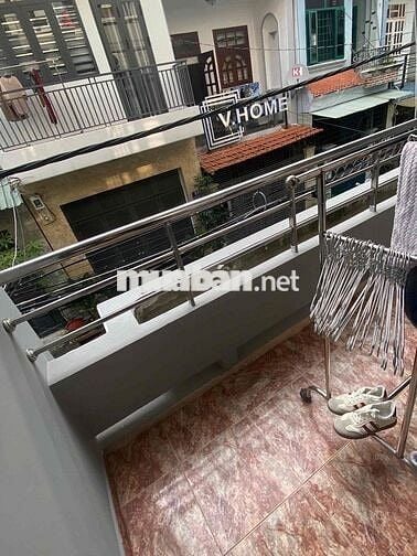 GÁC BAN CÔNG NỘI THẤT CAO CẤP NGAY TRUNG TÂM QUẬN 7 KẾ LOTTE, TDTU