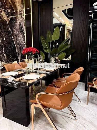 Nhà dt108m2 đúc 5 tầng 8pn thang máy hẻm 12m đg Lê Văn Quới,Q.Bình Tân