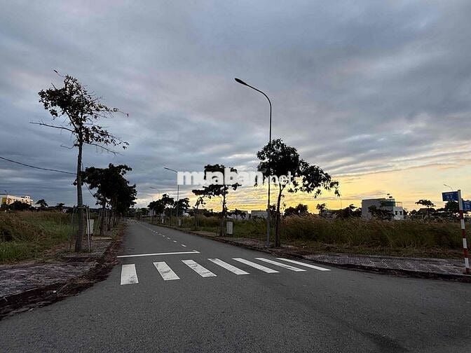 Mega city Bến Cát bán rẻ lô A14 dt 124m2 chỉ 1 tỷ bao phí sang tên