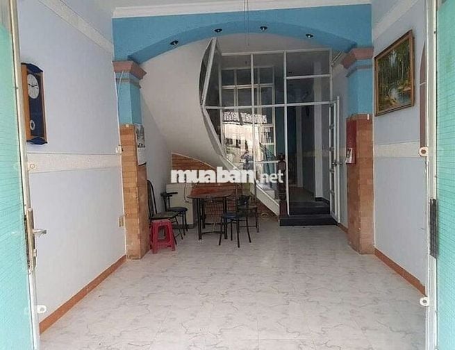 4PN, 4WC. Hẻm xe hơi 277/3A Nguyễn Chí Thanh, Q.5. DT 4x14m, 3 lầu ST