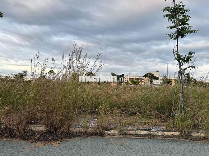 Mega city Bến Cát bán rẻ lô A14 dt 124m2 chỉ 1 tỷ bao phí sang tên