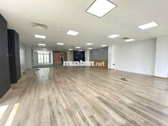 Cho thuê Mặt bằng Văn Phòng to rộng - 105 Cô Giang Q1 giá ưu đãi