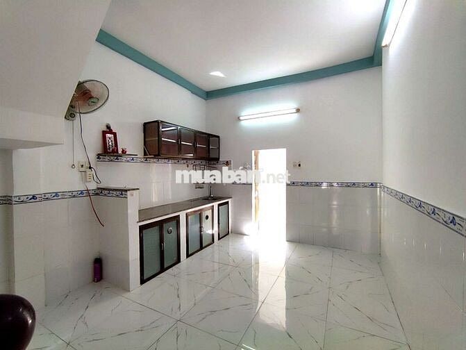 Nhà Quận 6 giá rẻ ạ, đường Bà Hom sát mặt tiền