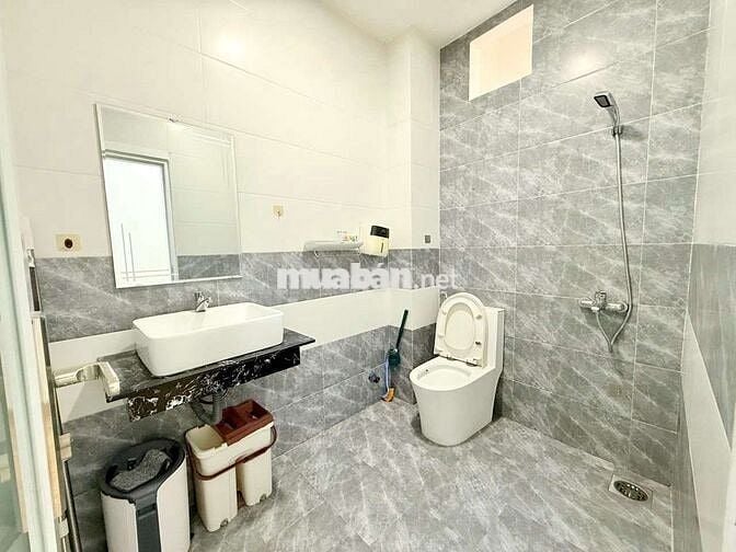 Giá 4.5 tỷ- Nhà Mái Thái trung tâm Phước Hải Nha  Trang