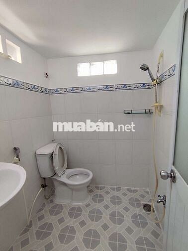 Nhà Quận 6 giá rẻ ạ, đường Bà Hom sát mặt tiền