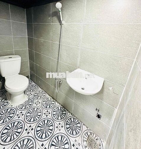 PHÒNG CÓ GÁC MỚI XÂY GIÁ RẺ 3TR8 NGAY NGÃ TƯ HÀNG XANH - BÙI ĐÌNH TUÝ