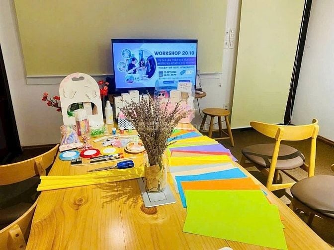 Chuyên viên tư vấn bán hàng và hỗ trợ workshop