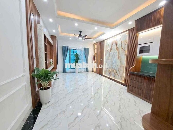 Tài Chính 9-10 Tỷ Tìm Nhà Cầu Giấy Thang Máy Gọi Ngay Em Nhé