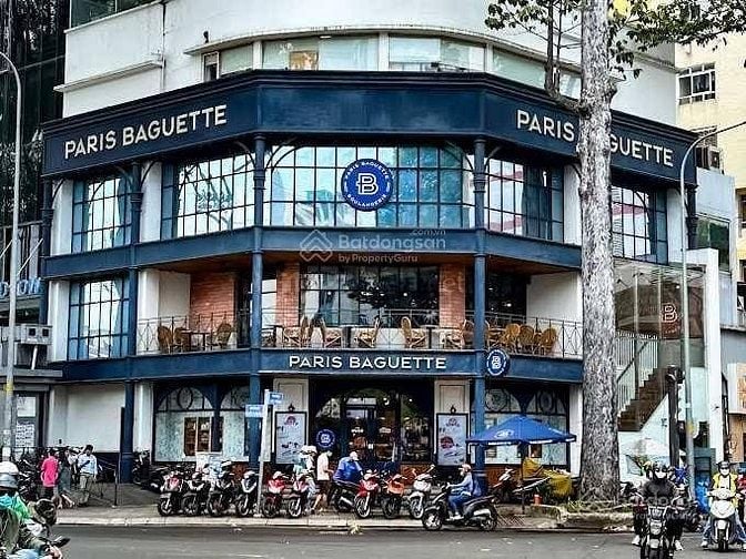 Cho thuê nhà nguyên căn Góc Hai mặt tiền Ngay Phan xích Long Và Hoa Sứ