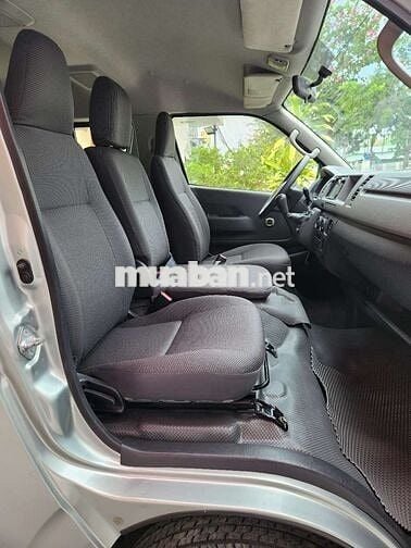 Tải Van Toyota Hiace 2011  6N/810kg- mơi 46000 km