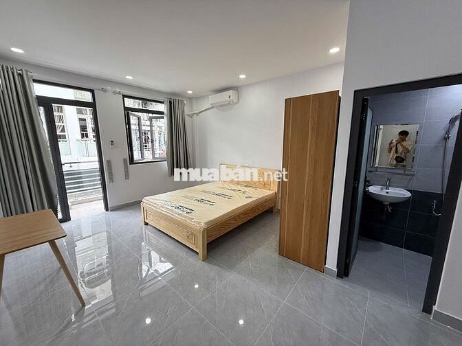 CĂN HỘ DỊCH VỤ GẦN LANDMARK 81 STUDIO BAN CÔNG THOÁNG UNG VĂN KHIÊM