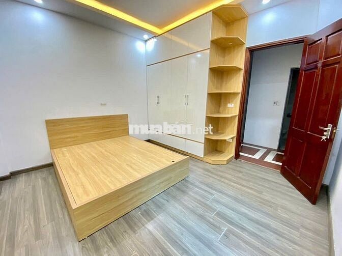 Chính chủ 5 tầng, 4 ngủ, ô tô đỗ cổng, kinh doanh, ở luôn