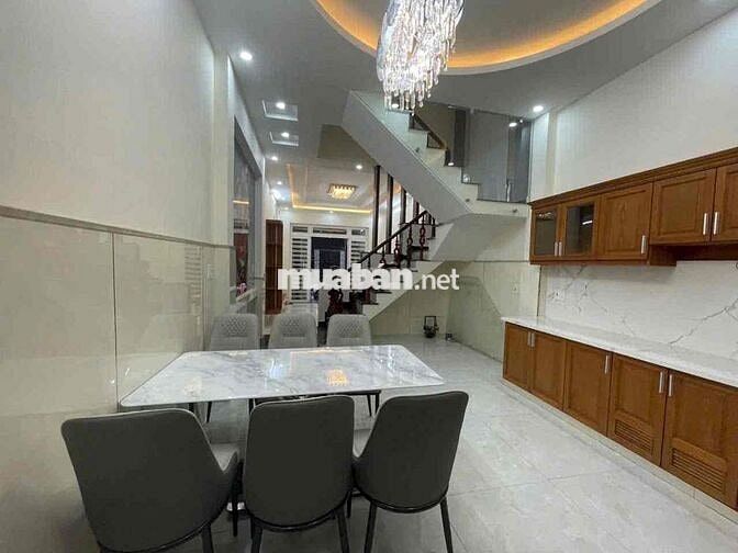nhà 4x16m 4 tầng 4pn 5wc sân thượng, hẻm he hơi thông đường Bình Thành