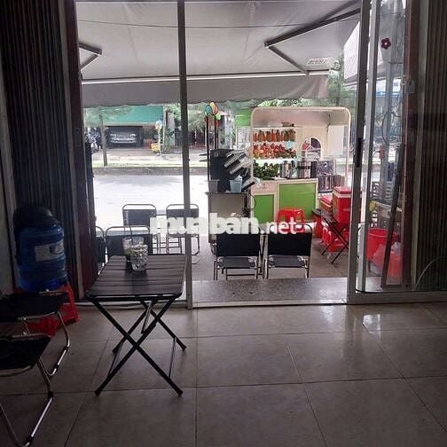 Cần sang quán nước ép cà phê có chỗ ở lại