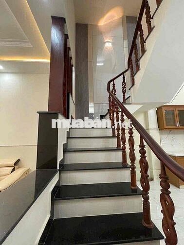 nhà 4x16m 4 tầng 4pn 5wc sân thượng, hẻm he hơi thông đường Bình Thành