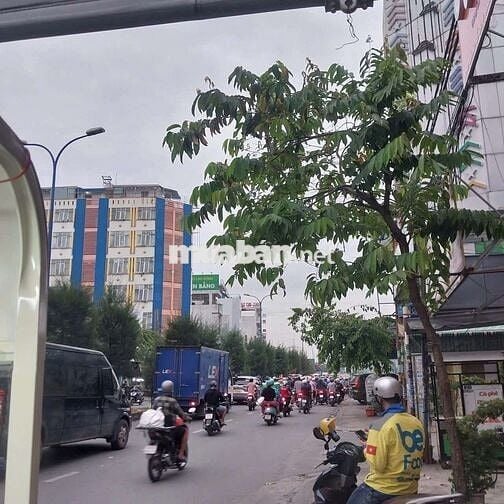 Cần sang quán nước ép cà phê có chỗ ở lại