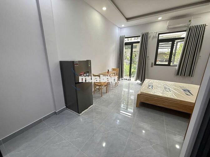 CĂN HỘ DỊCH VỤ GẦN LANDMARK 81 STUDIO BAN CÔNG THOÁNG UNG VĂN KHIÊM