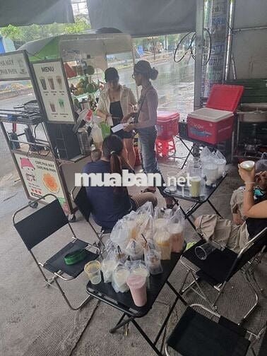 Cần sang quán nước ép cà phê có chỗ ở lại