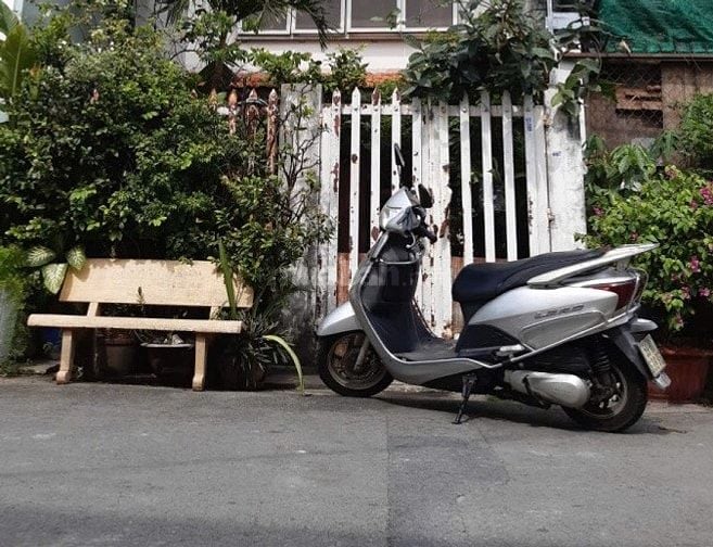 Dư xe cần bán LEAD 110 - Cốp rộng, chưa rả máy, Nữ chạy kỹ